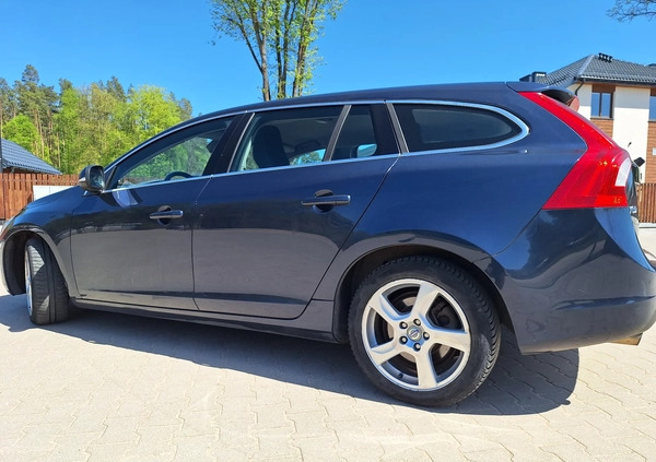 Volvo V60 cena 31500 przebieg: 207700, rok produkcji 2011 z Supraśl małe 172